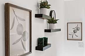 Lovely Rental Unit With Free Parking on Premises