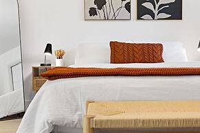 Lovely Rental Unit With Free Parking on Premises