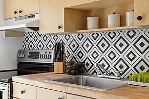 Lovely Rental Unit With Free Parking on Premises