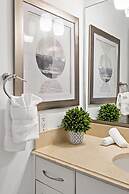 Beach Apt With Waterview in Las Olas Blvd