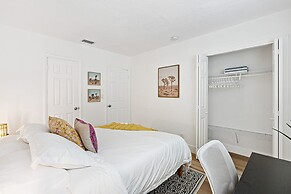 Stylish 2 BR Condo - Close to Riverwalk