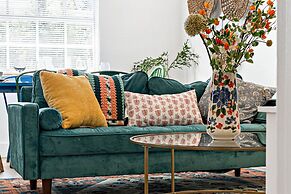 Stylish 2 BR Condo - Close to Riverwalk