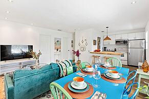 Stylish 2 BR Condo - Close to Riverwalk