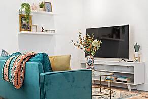 Stylish 2 BR Condo - Close to Riverwalk