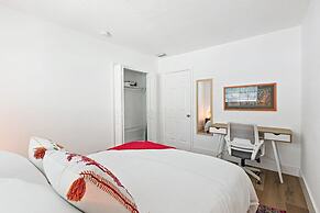 Stylish 2 BR Condo - Close to Riverwalk