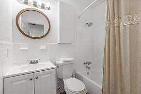 Stylish 2 BR Condo - Close to Riverwalk