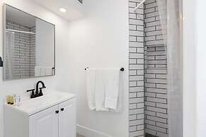 Charming 2 Bedroom Apartment in Victoria Park