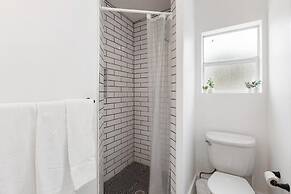 Charming 2 Bedroom Apartment in Victoria Park