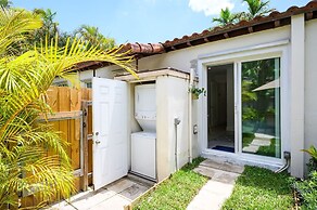 Bright Comfortable Apt in Victoria Park