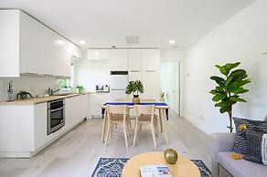 Bright Comfortable Apt in Victoria Park