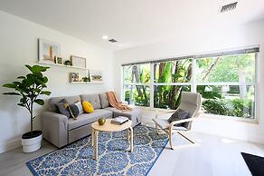 Bright Comfortable Apt in Victoria Park