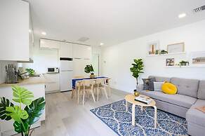 Bright Comfortable Apt in Victoria Park