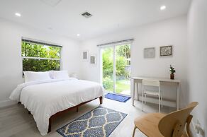 Bright Comfortable Apt in Victoria Park