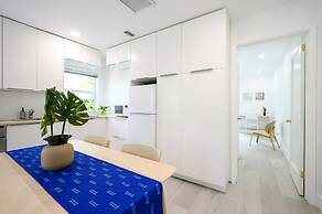 Bright Comfortable Apt in Victoria Park