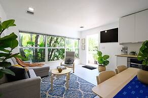 Bright Comfortable Apt in Victoria Park