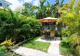 Bright Comfortable Apt in Victoria Park