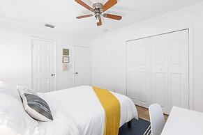 Beautiful 2 BR Apartment - Bright and Spacious