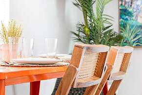 Beautiful 2 BR Apartment - Bright and Spacious