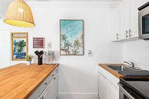 Beautiful 2 BR Apartment - Bright and Spacious