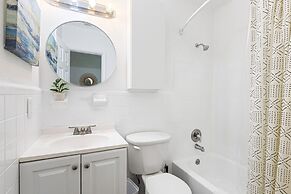 Beautiful 2 BR Apartment - Bright and Spacious