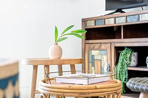 Beautiful 2 BR Apartment - Bright and Spacious