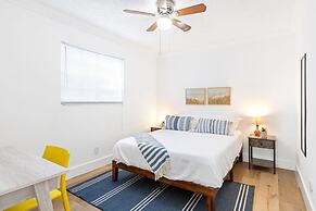 Beautiful 2 BR Apartment - Bright and Spacious