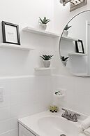 Charming Cozy Studio Lake Ridge