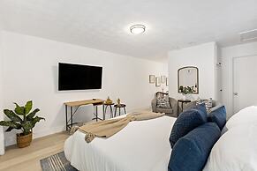 Charming Cozy Studio Lake Ridge