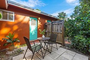 Charming Cozy Studio Lake Ridge