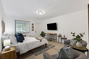 Charming Cozy Studio Lake Ridge