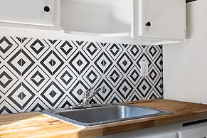 Charming Cozy Studio Lake Ridge