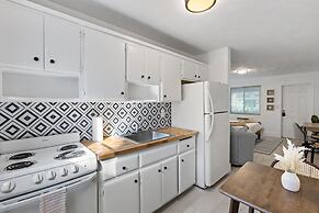 Charming Cozy Studio Lake Ridge