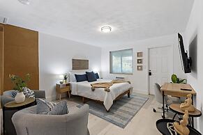 Charming Cozy Studio Lake Ridge