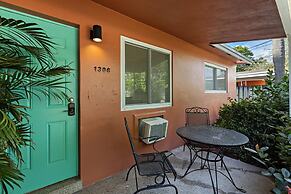 Charming Cozy Studio Lake Ridge