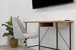 Charming Cozy Studio Lake Ridge