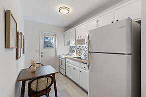 Charming Cozy Studio Lake Ridge