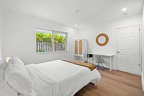 Spacious 2 BR Sailboat Bend