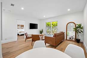 Spacious 2 BR Sailboat Bend