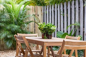 Spacious 2 BR Sailboat Bend