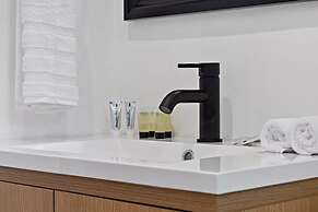 Spacious 2 BR Sailboat Bend