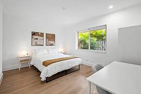 Spacious 2 BR Sailboat Bend