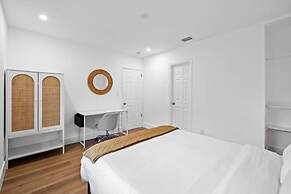 Spacious 2 BR Sailboat Bend