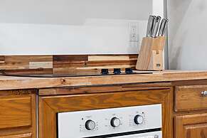 Spacious 2 BR Sailboat Bend