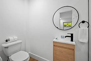 Spacious 2 BR Sailboat Bend