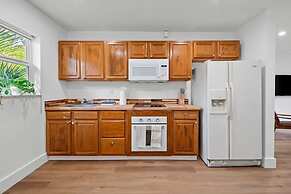 Spacious 2 BR Sailboat Bend