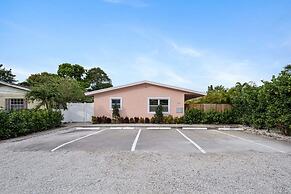 Spacious 2 BR Sailboat Bend