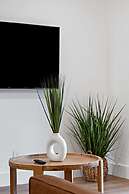 Spacious 2 BR Sailboat Bend