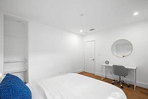 Spacious 2 BR Sailboat Bend