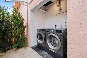 Spacious 2 BR Sailboat Bend