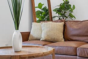 Spacious 2 BR Sailboat Bend